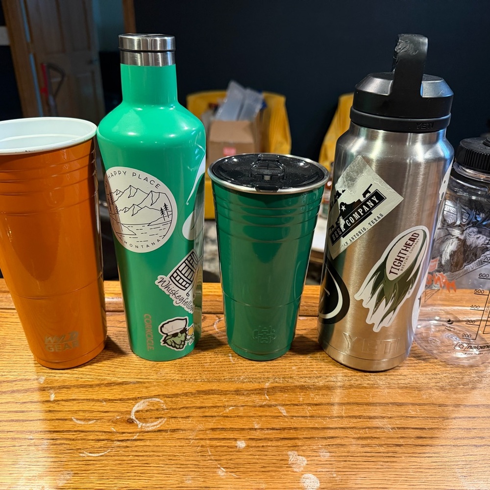 5 Cup/bottle set of various brands.